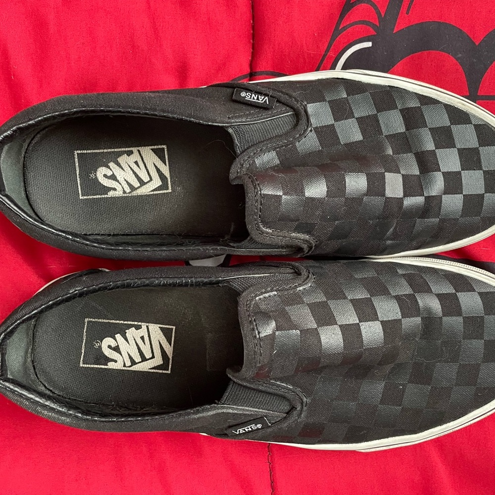 Women/men’s Black Vans size 9.5 women and size 8 men’s